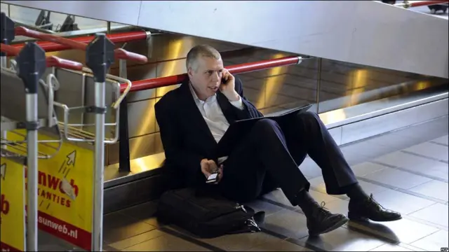 Фоторепортаж: авиасообщение в Европе нарушено