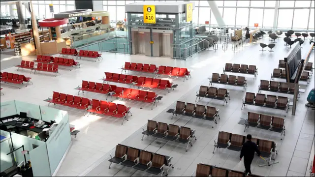 Фоторепортаж: авиасообщение в Европе нарушено