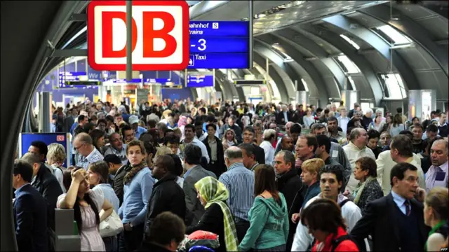 Фоторепортаж: авиасообщение в Европе нарушено