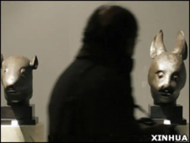 中国圆明园青铜兽首雕塑（兔首和鼠首）