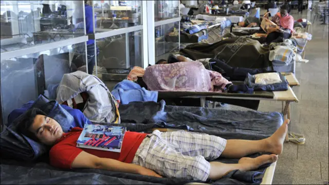 Pasajeros descansando