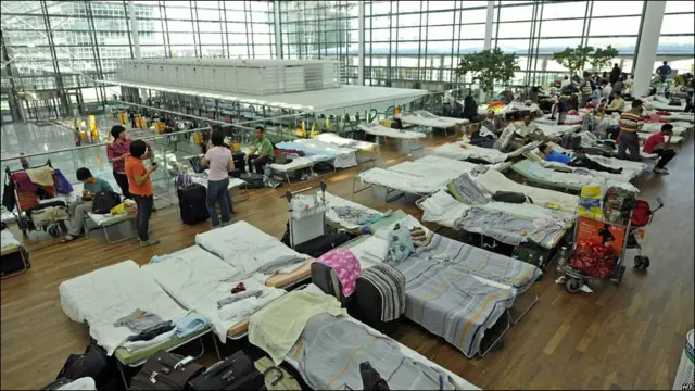 Pasajeros esperando volar