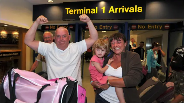 Familia inglesa de vuelta de Cuba