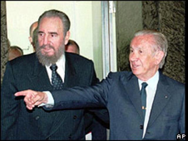 Samaranch con Fidel Castro, en Suiza, en 1998.
