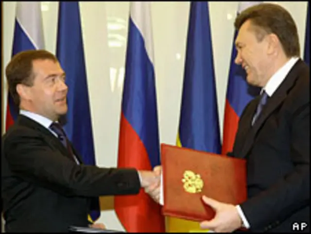 Угоди у Харкові підписали президенти Росії і України