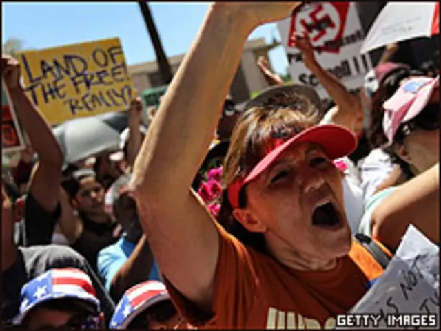 Protesta contra la nueva ley de inmigración de Arizona en Phoenix