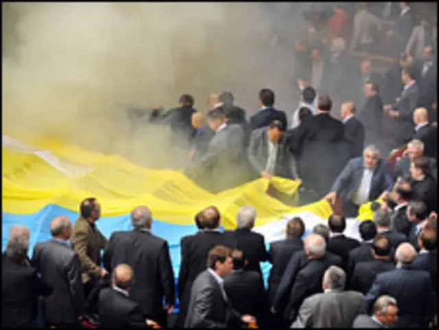 Димові шашки у Верховній Раді