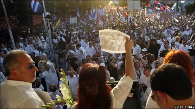 Manifestación de apoyo a las Damas de Blanco en la Calle Ocho, Miami