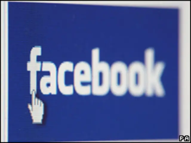  فیس بک پر پیغمبر اسلام کے بارے میں خاکے بنانے کا ایک مقابلہ ہورہا ہے اس لیے اس ویب سائٹ پر پابندی لگائی جائے: درخواست گزار 