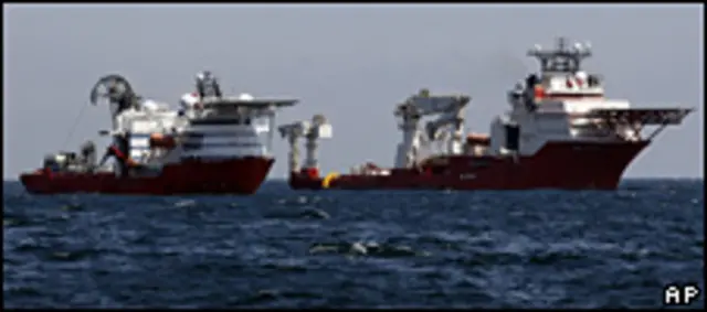 Barcos con robots sumergibles