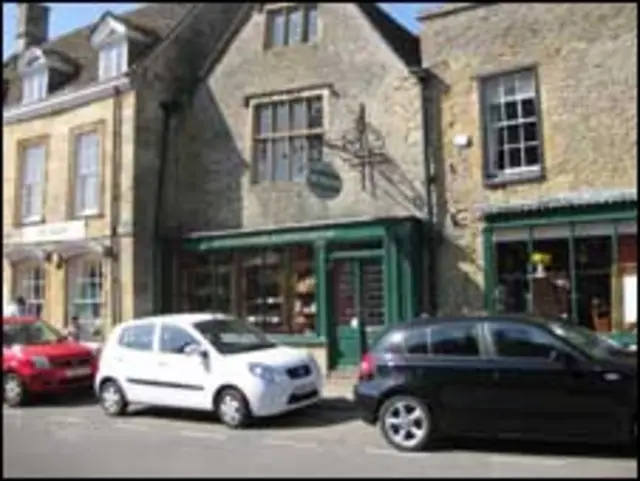 چایخانه هافکینز از مشاغلی بوده که به خاطر گسترش صنعت گردشگری امکان گسترش و افزایش شعبه یافته است.