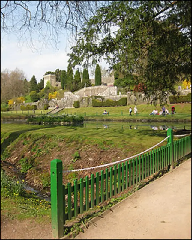 محوطه بیرونی موزه تاریخ ملی سن فگانس