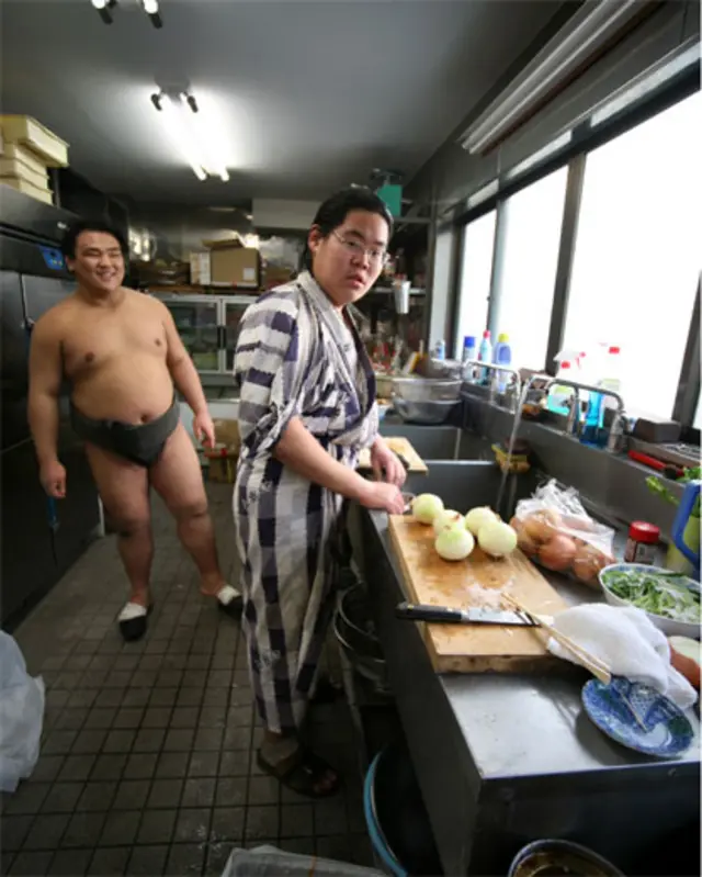 Репортаж из токийской школы сумо