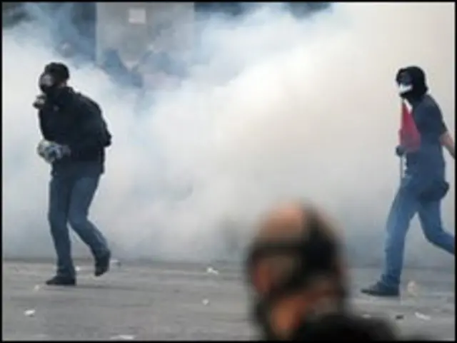 Pengunjuk rasa di Yunani, 5 Mei 2010