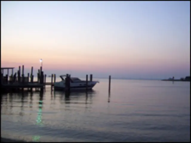 Barco atracado en Dauphin Island