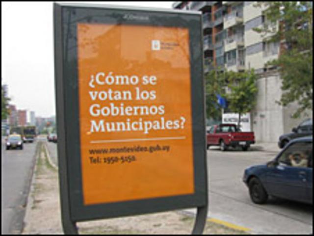 Cartel sobre las elecciones en Montevideo, Uruguay