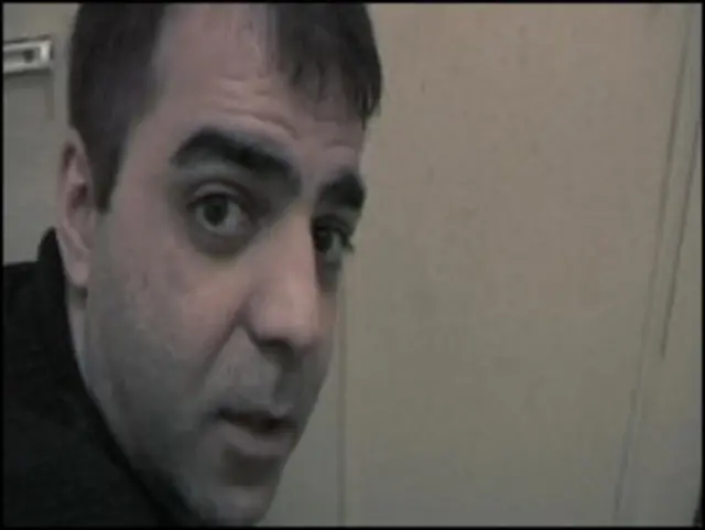 رضا در نمایی از فیلم "رضا گم شده در زمان" ساخته نادر داوودی