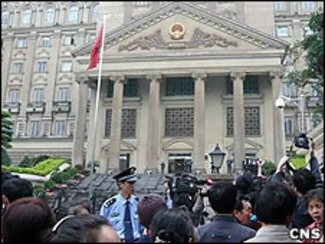 重庆二审文强涉黑案求免死刑否认强奸 - BBC News 中文