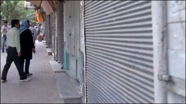 تصویری از مغازه های تعطیل در شهرهای کردنشین