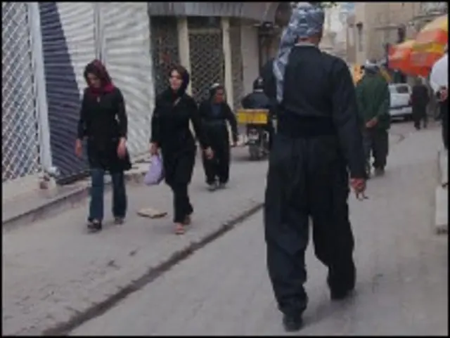 تصویری از مغازه های تعطیل در شهرهای کردنشین