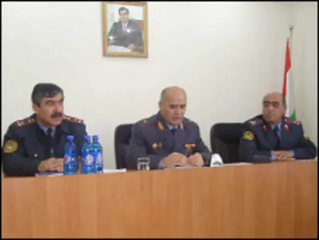 Тожик милиция зобитлари