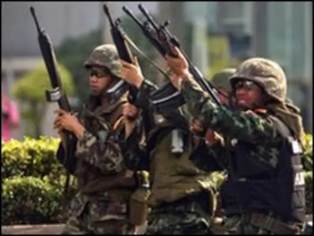 Militer pakai peluru tajam