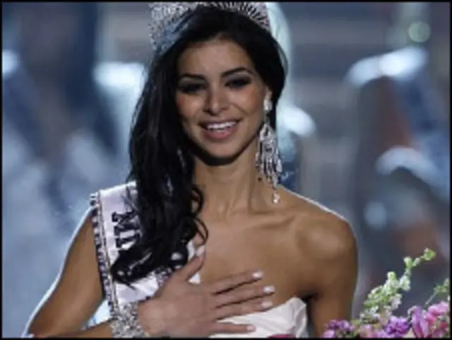 ریما فقیه لبنانی الاصل است و از خانواده ای شیعه در جنوب این کشور متولد شده است.