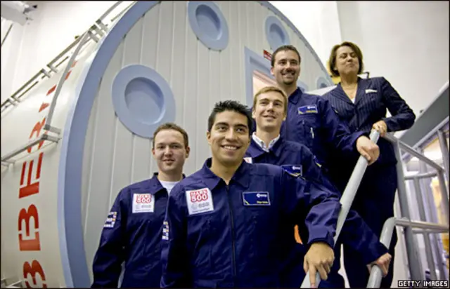 मार्स 500 में स्वेच्छा से जुड़े लोग