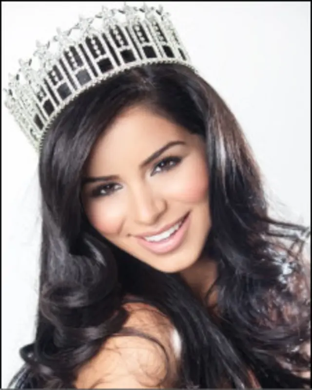 أمريكا .. بعد أعتناق ريما فقيه Rima Fakih المسيحية تحتفل بزفافها بحضور أسرتها ونخبة من النجوم .. 