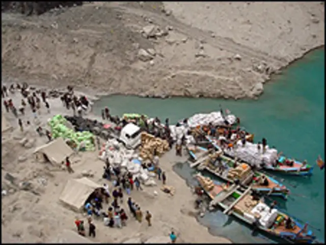 ہنزہ میں مصنوعی جھیل (فائل فوٹو)