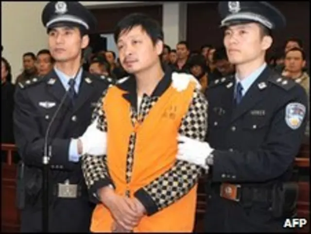 Trịnh Dân Sinh, nguyên là một bác sĩ, đã nhận án tử hình vì giết tám trẻ em ở tỉnh Phúc Kiến