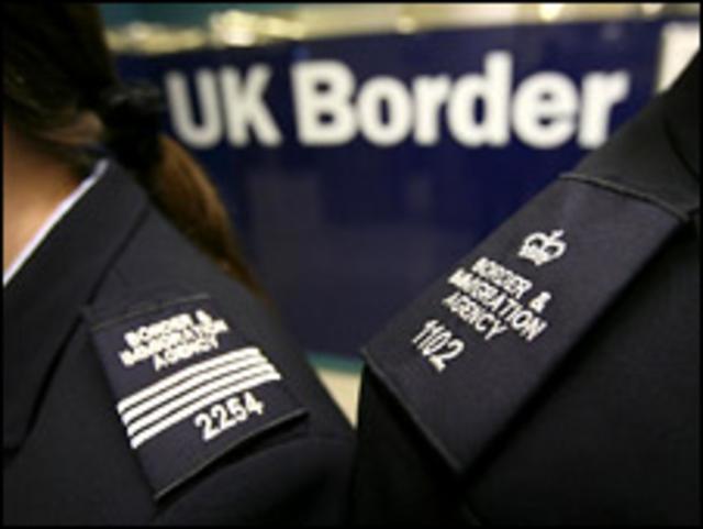 Сотрудники британского агентства по охране границы