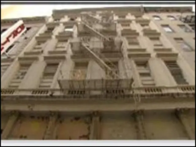 يتألف من 13 طابقاً