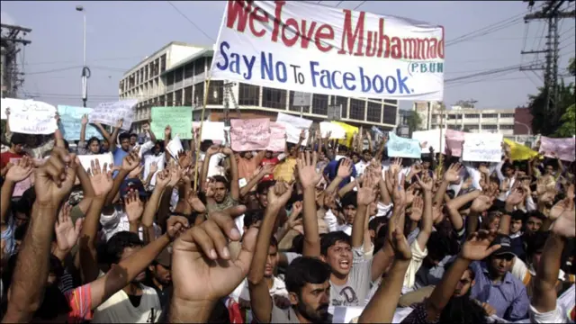 فیس بک کے خلاف مظاہرے 