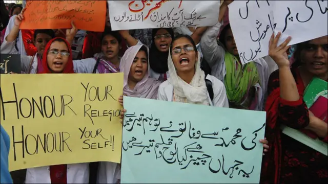 فیس بک کے خلاف مظاہرے 