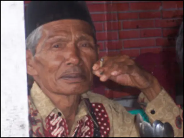 Banyak warga diketahui merokok sejak usia remaja