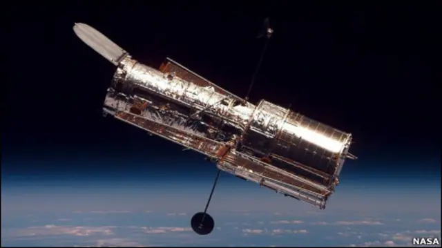 Телескоп "Хаббл" над Землей