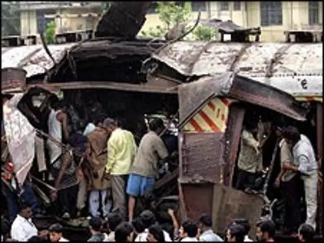 حملے کا شکار ہونے والی ایک ٹرین