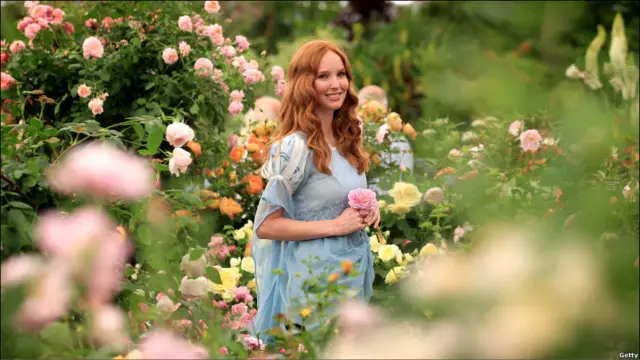 Фотомодель в саду