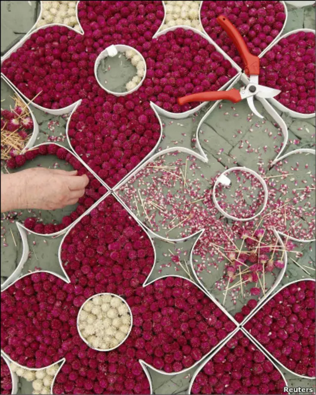 Орнамент из цветов