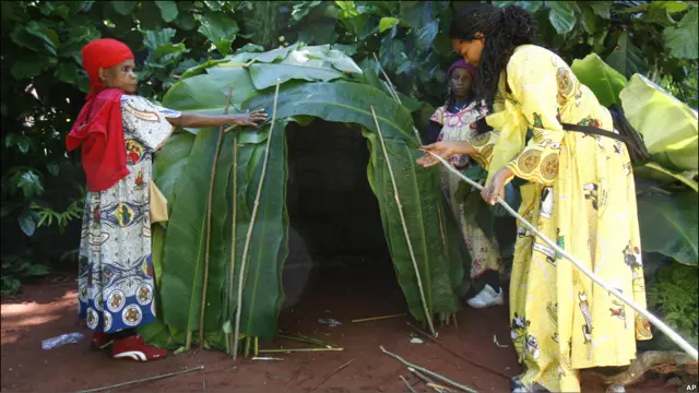 Представительницы Камеруна в саду