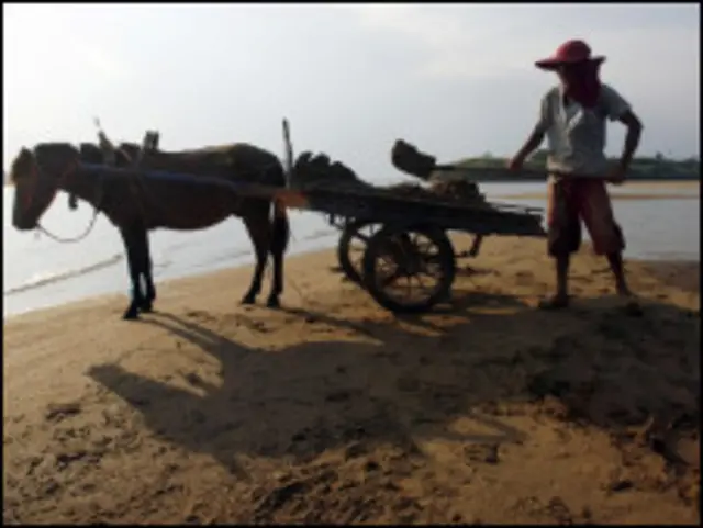 Trên sông Mekong