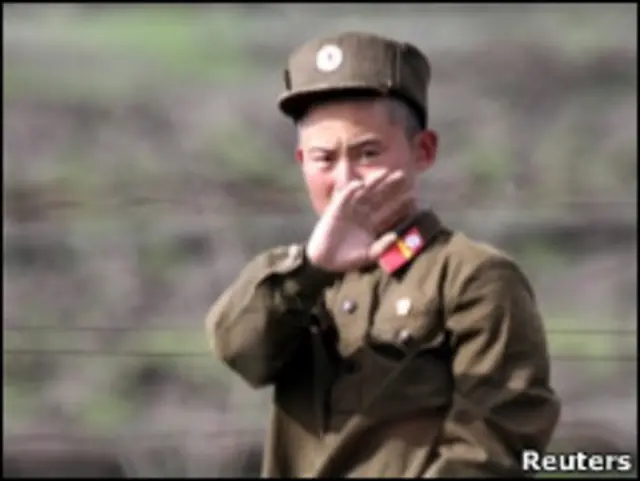 Tentara Korea Utara di perbatasan, 25 Mei 2010