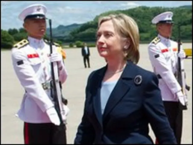 Hillary Clinton berkunjung ke Cina sebelum bertolak ke Seoul