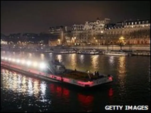 塞納河上的遊艇