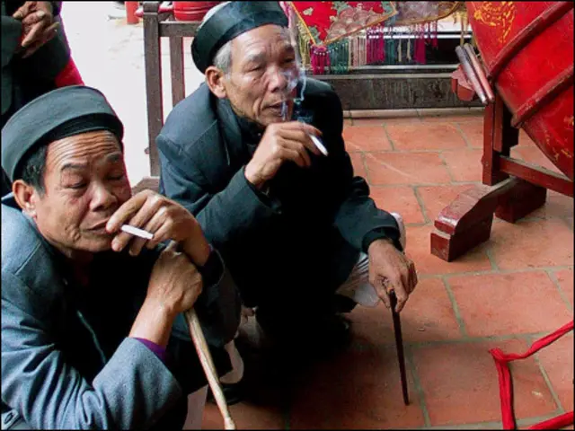 Việt Nam vốn là nước đã có một số lớn nam giới hút thuốc