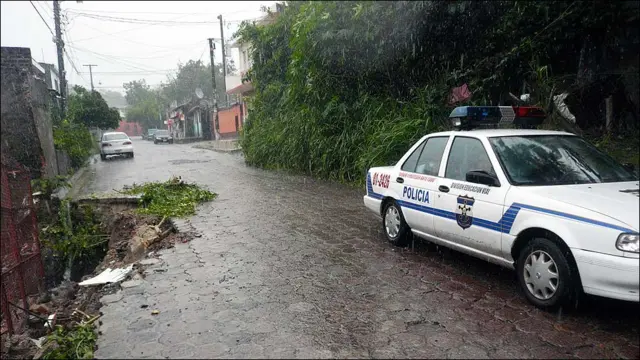 Imagen de un hueco en una calle.