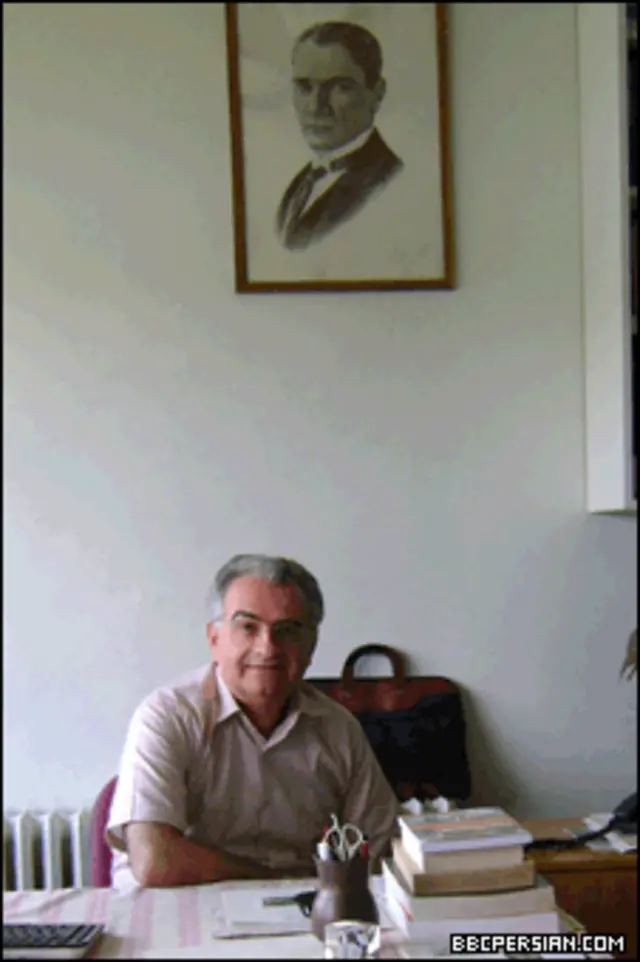 رفعت یالچین در دانشگاه اژه درباره زبان فارسی سخن گفت