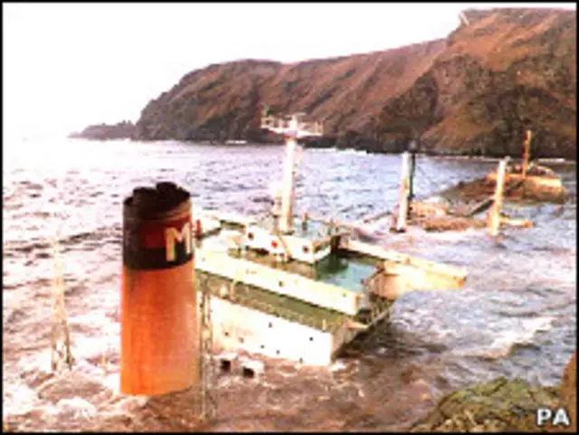 غرق ہونے والا ایک بحری جہاز، فائل فوٹو