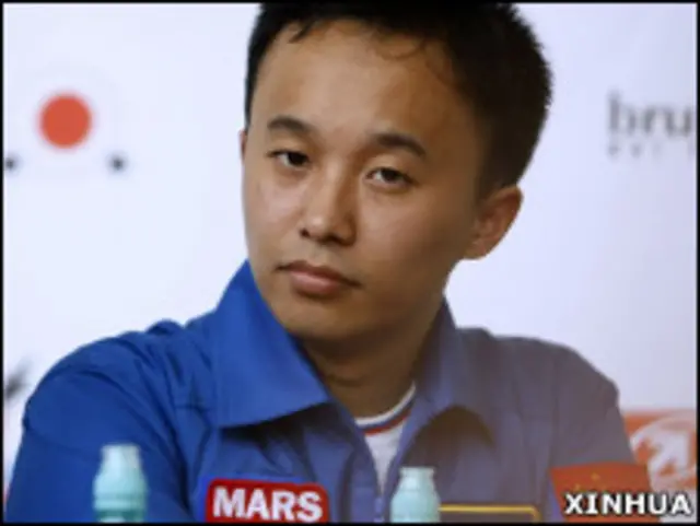 参与试验的中国人王跃年龄最小